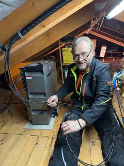 Anschlussarbeiten DC Anschluss am Wechselrichter