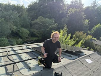 Chef packt auch mit an! Montage der Unterkonstruktion