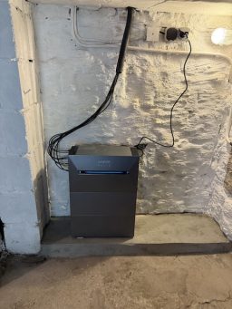 Solarbank 3 mit Erweiterungsbatterien Anker Solarbank 3 mit zwei Erweiterungsbatterien